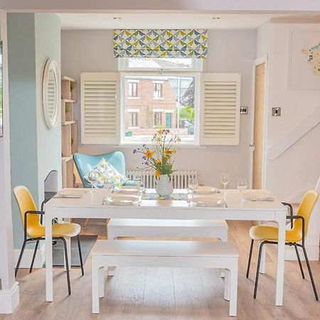 Modern 3-Bed House On Tarporley High Street Villa ภายนอก รูปภาพ