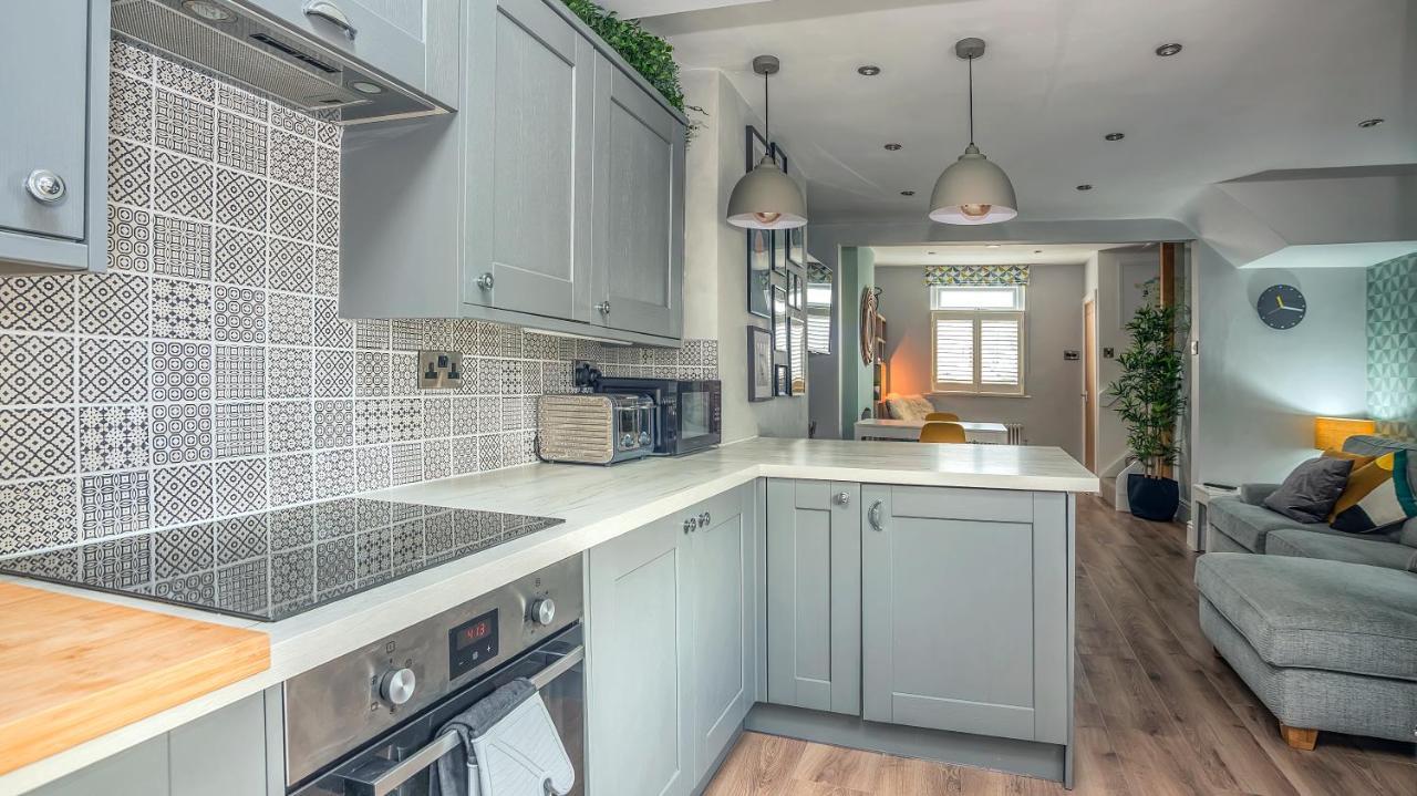 Modern 3-Bed House On Tarporley High Street Villa ภายนอก รูปภาพ