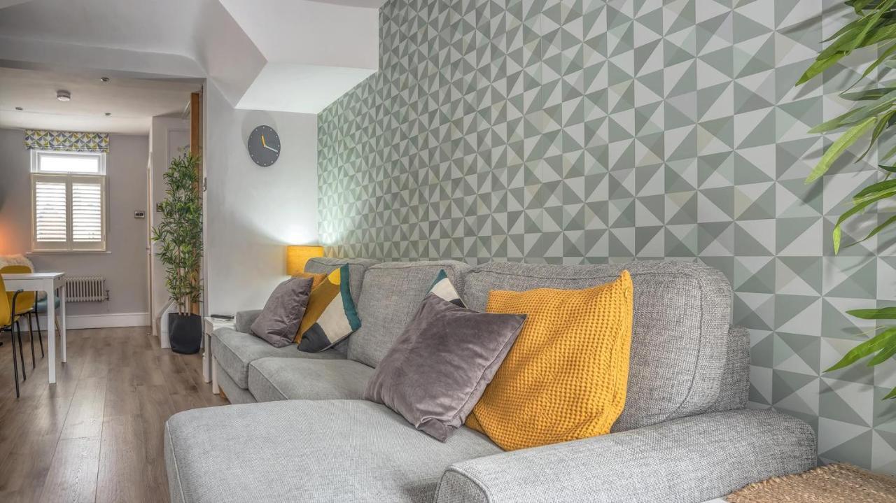 Modern 3-Bed House On Tarporley High Street Villa ภายนอก รูปภาพ