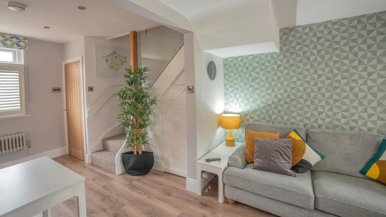 Modern 3-Bed House On Tarporley High Street Villa ภายนอก รูปภาพ