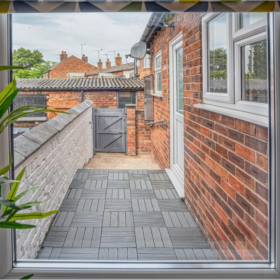 Modern 3-Bed House On Tarporley High Street Villa ภายนอก รูปภาพ